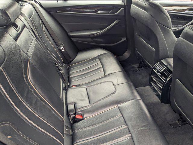 Photo of 2019 Dark Graphite Metallic BMW 530e
