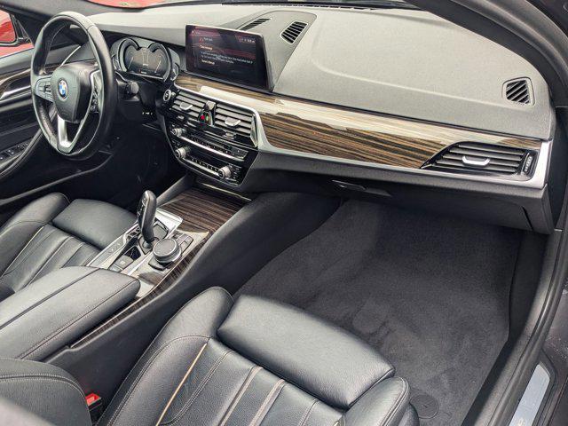 Photo of 2019 Dark Graphite Metallic BMW 530e