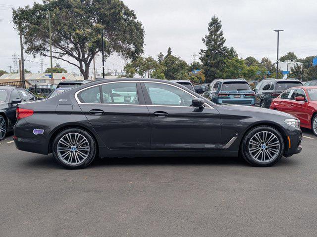 Photo of 2019 Dark Graphite Metallic BMW 530e