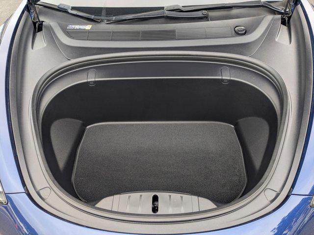 Photo of 2018 Deep Blue Metallic Tesla Model 3