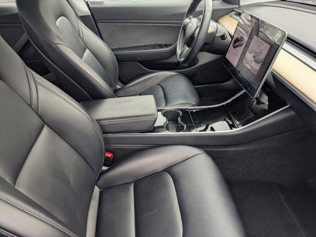 Photo of 2018 Deep Blue Metallic Tesla Model 3