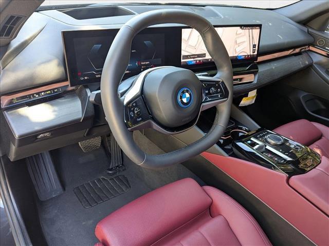 Photo of 2025 Dark Graphite Metallic BMW i5