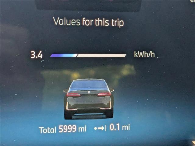 Photo of 2025 Dark Graphite Metallic BMW i5