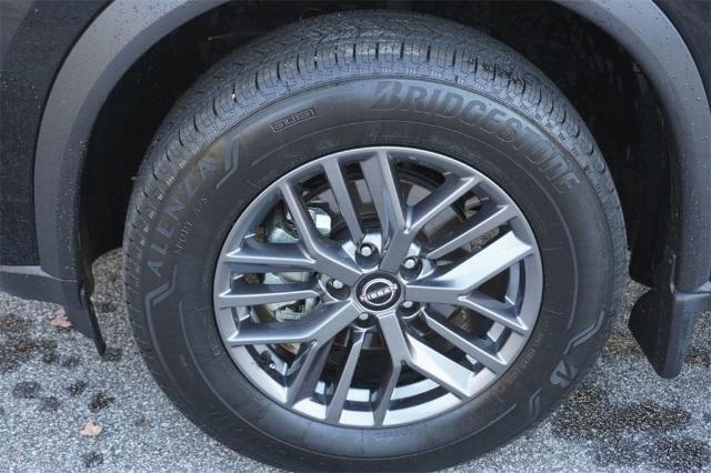 Photo of 2023 Super Black Nissan Rogue