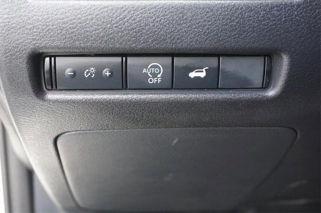 Photo of 2023 White Nissan Rogue