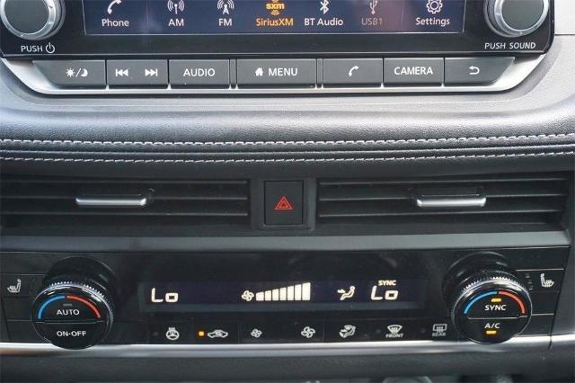 Photo of 2023 White Nissan Rogue