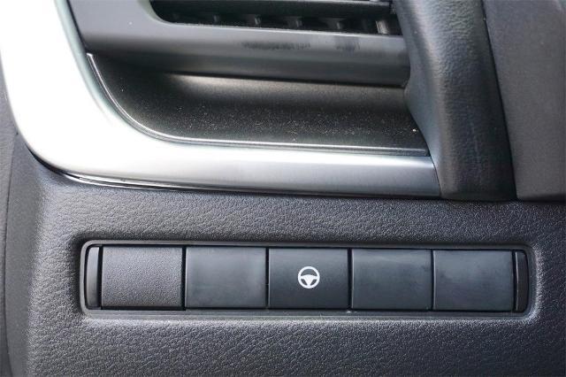 Photo of 2023 White Nissan Rogue