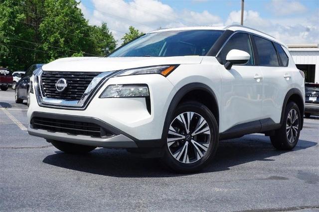 Photo of 2023 White Nissan Rogue