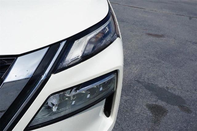 Photo of 2023 White Nissan Rogue