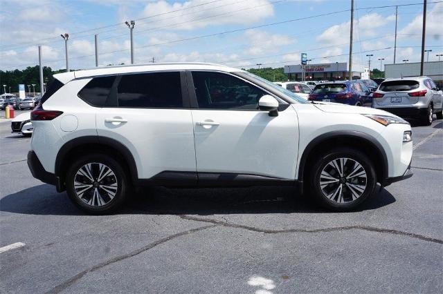 Photo of 2023 White Nissan Rogue