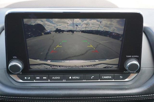 Photo of 2023 White Nissan Rogue