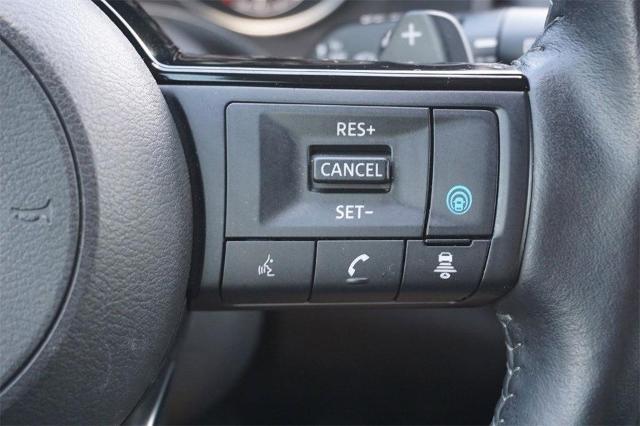 Photo of 2023 White Nissan Rogue