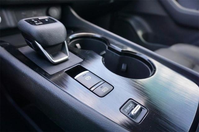 Photo of 2023 White Nissan Rogue
