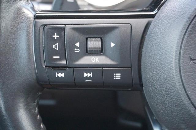 Photo of 2023 White Nissan Rogue