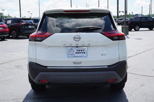 Photo of 2023 White Nissan Rogue