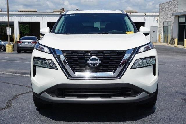 Photo of 2023 White Nissan Rogue