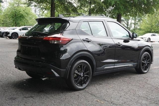 Photo of 2022 Super Black Nissan Kicks