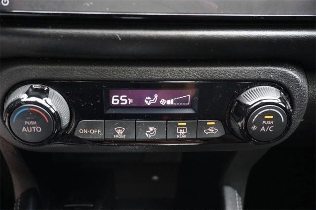 Photo of 2022 Super Black Nissan Kicks