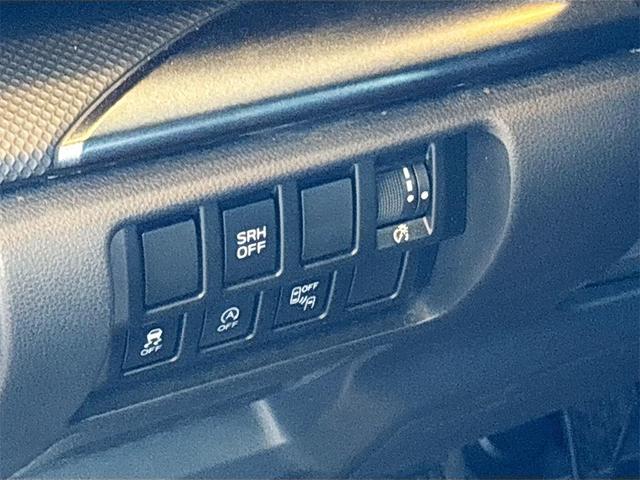 Photo of 2023 Crystal White Pearl Subaru Forester