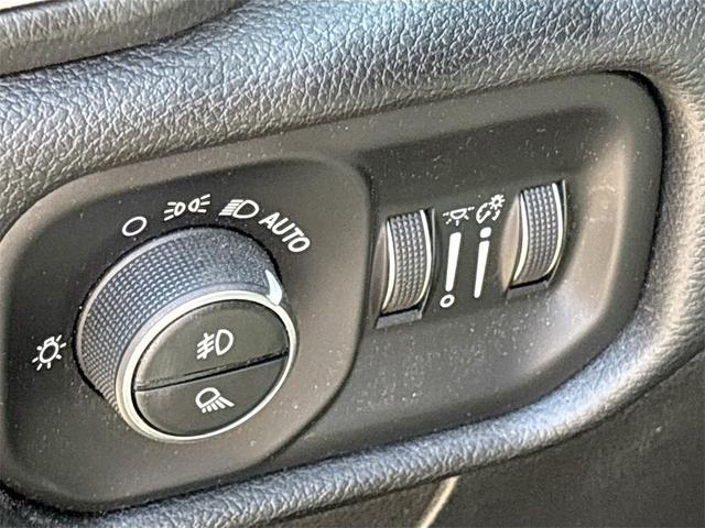 Photo of 2019 Granite Crystal Metallic Clearcoat RAM 1500