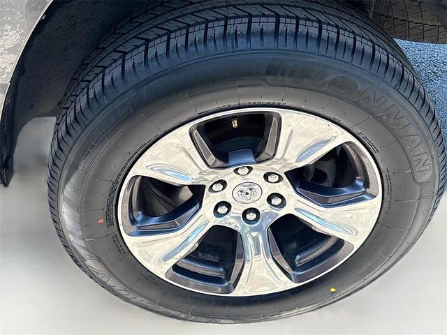 Photo of 2019 Granite Crystal Metallic Clearcoat RAM 1500
