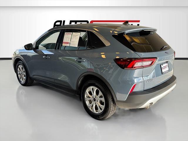 Photo of 2024 Vapor Blue Metallic Ford Escape