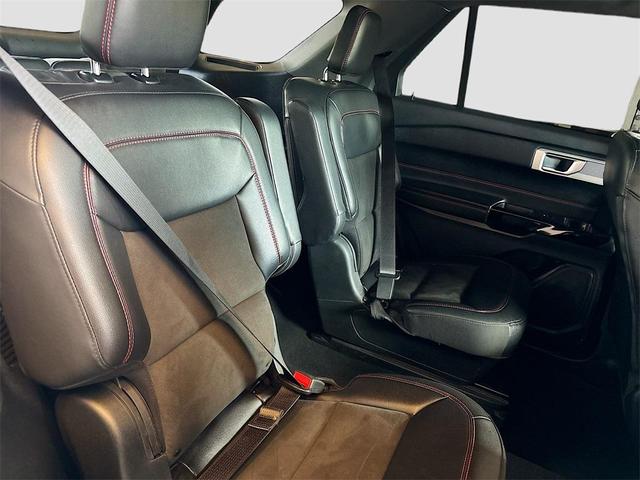 Photo of 2023 Iconic Silver Metallic Ford Explorer