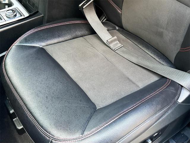 Photo of 2023 Iconic Silver Metallic Ford Explorer