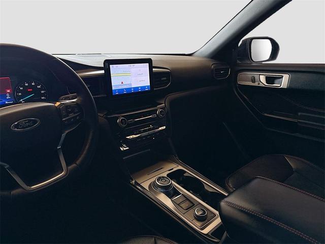 Photo of 2023 Iconic Silver Metallic Ford Explorer