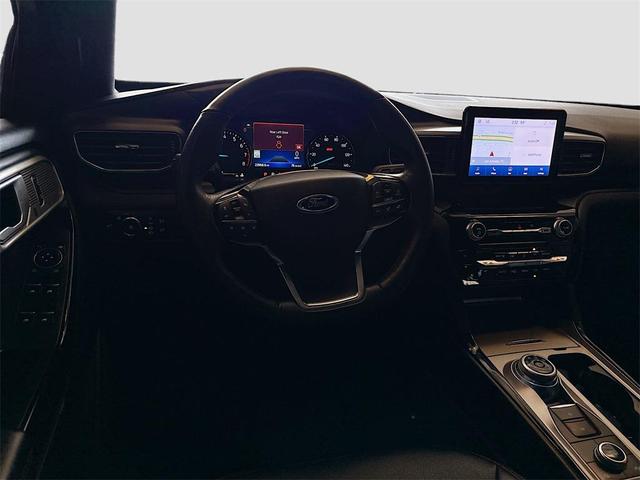 Photo of 2023 Iconic Silver Metallic Ford Explorer