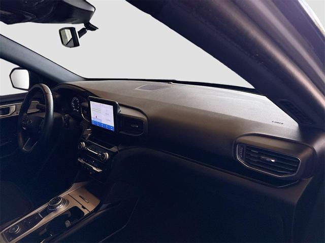 Photo of 2023 Iconic Silver Metallic Ford Explorer