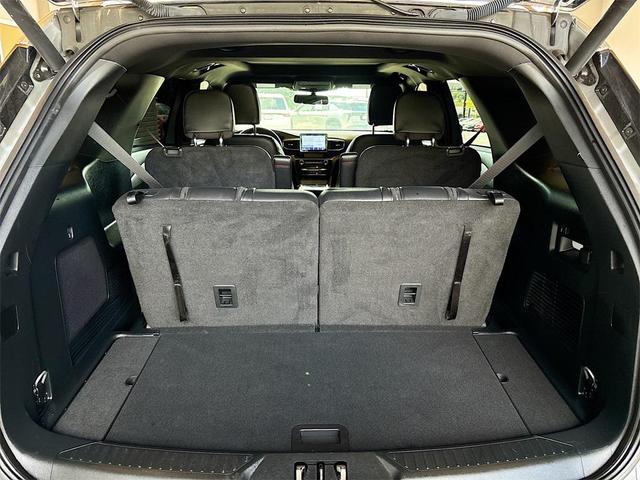 Photo of 2023 Iconic Silver Metallic Ford Explorer