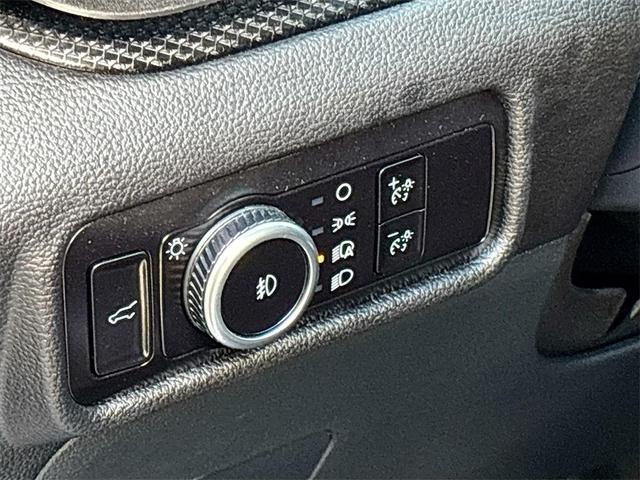 Photo of 2023 Iconic Silver Metallic Ford Explorer