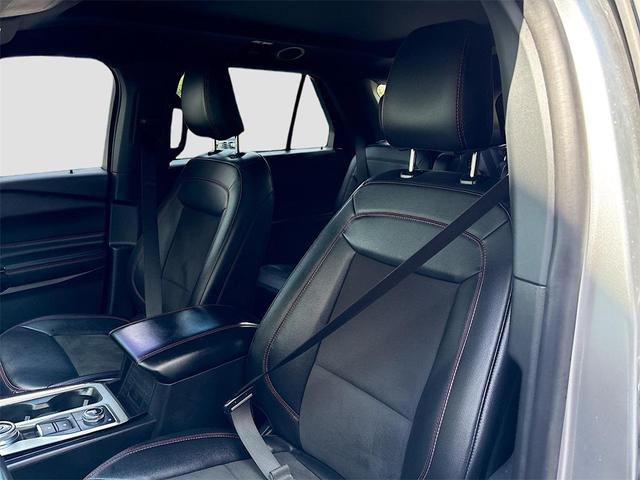 Photo of 2023 Iconic Silver Metallic Ford Explorer