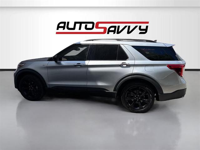 Photo of 2023 Iconic Silver Metallic Ford Explorer