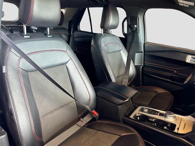 Photo of 2023 Iconic Silver Metallic Ford Explorer