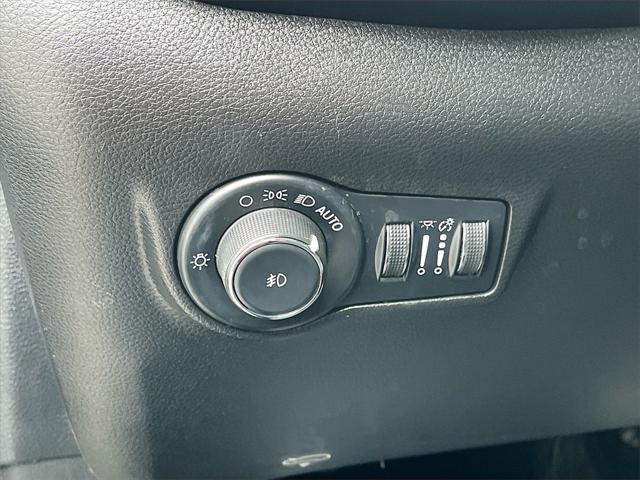 Photo of 2022 Granite Crystal Metallic Clearcoat Jeep Compass