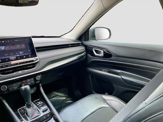 Photo of 2022 Granite Crystal Metallic Clearcoat Jeep Compass
