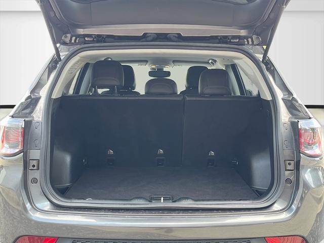 Photo of 2022 Granite Crystal Metallic Clearcoat Jeep Compass