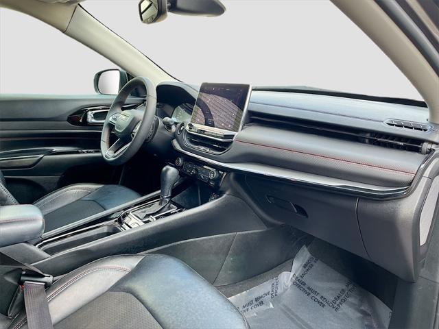 Photo of 2022 Granite Crystal Metallic Clearcoat Jeep Compass