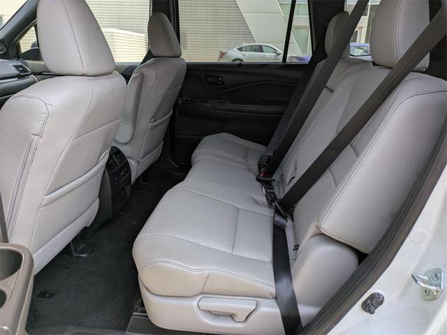 Photo of 2022 Platinum White Pearl Honda Passport