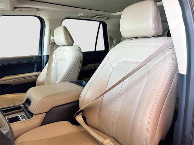 Photo of 2022 Iconic Silver Metallic Ford Expedition Max