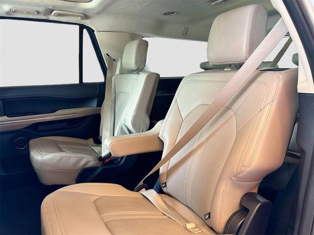 Photo of 2022 Iconic Silver Metallic Ford Expedition Max
