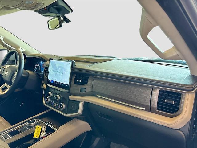 Photo of 2022 Iconic Silver Metallic Ford Expedition Max