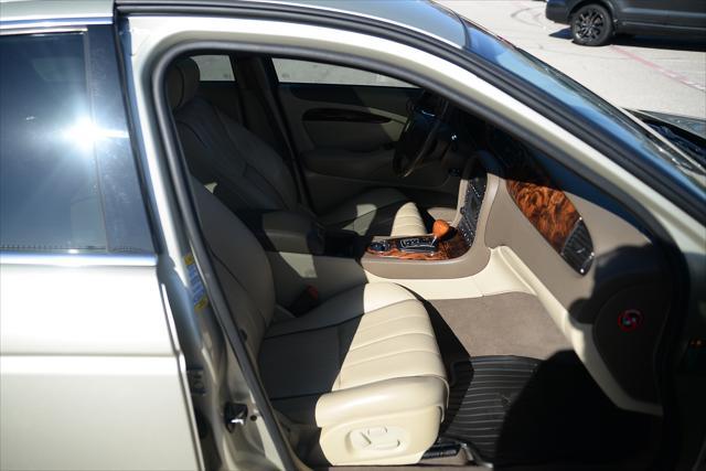Photo of 2007 Gold Jaguar S-Type
