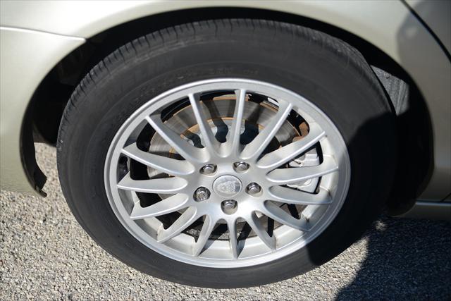 Photo of 2007 Gold Jaguar S-Type