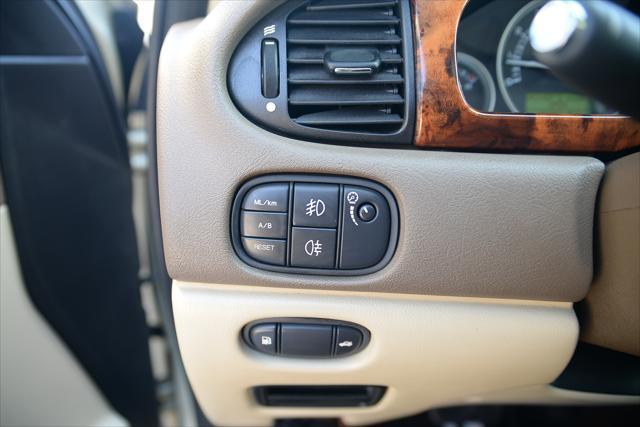 Photo of 2007 Gold Jaguar S-Type
