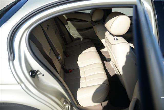 Photo of 2007 Gold Jaguar S-Type