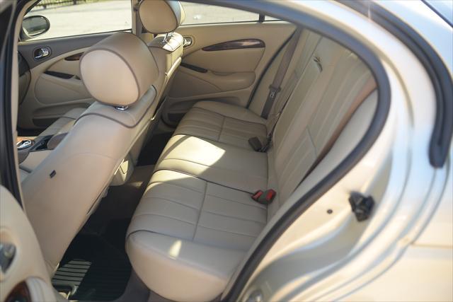 Photo of 2007 Gold Jaguar S-Type