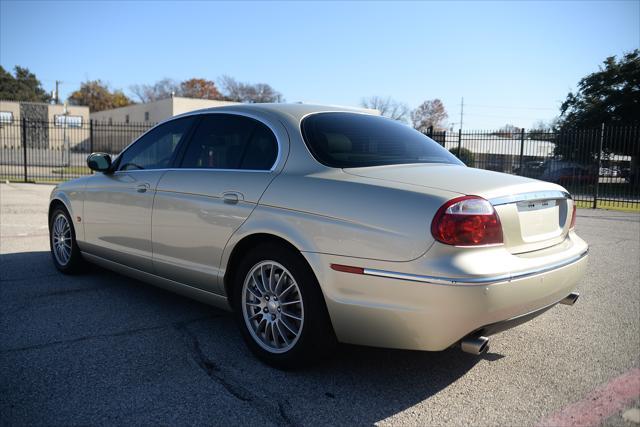 Photo of 2007 Gold Jaguar S-Type